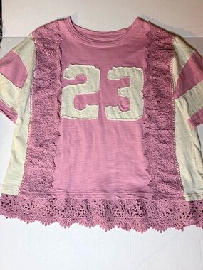 Source Unknown Pink and Cream Lace Trim Short Sleeve Tee
